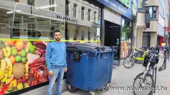 Politie laat afvalcontainer weghalen bij Mazaar Market: “Onze zaak wordt geviseerd”