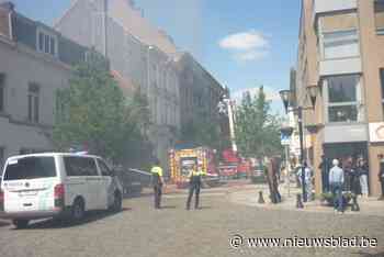 Brand verwoest appartement van vrouw die er amper een maand woonde, rookwolk van ver te zien