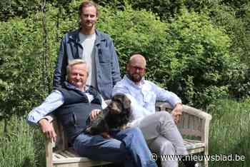 Boom met kruisbeeld van Wim Delvoye een van blikvangers op Ooidonk Art Festival: “Symboliseert perfect hoe natuur en mens elkaar doordringen en veranderen”