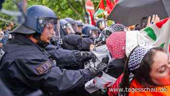 Ermittlungen nach Angriff auf Polizist bei Nakba-Demo in Berlin