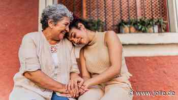 3 Haar-Hacks von Oma, die heute noch Gold wert sind