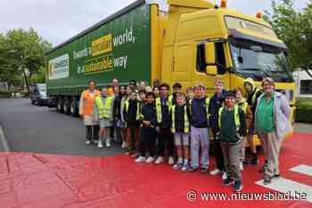 Leerlingen leggen fietsexamen met dodehoekoefening af