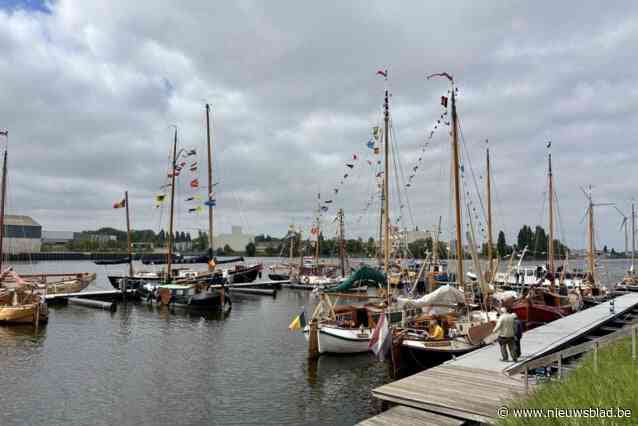 Historische boten meren aan in Brugge