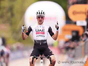 Giro d’Italia, primi verdetti. Zampata di Ayuso, Roglic in rosa ma senza convincere