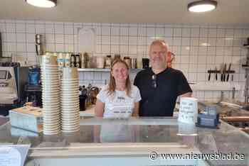 Marijke (52) en Gerry (55) serveren spaghetti-ijs in hun ijscontainer: “Als één van de enige van het land”