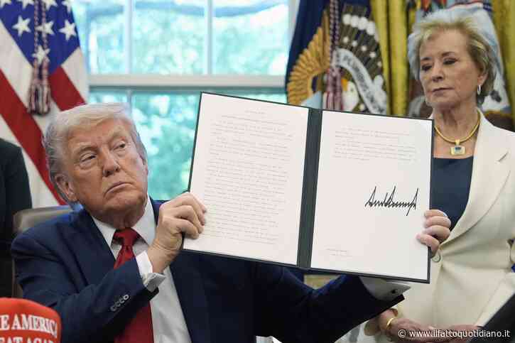 Trump: “Comunicheremo le decisioni sui dazi via lettera. Non possiamo incontrare tutti”