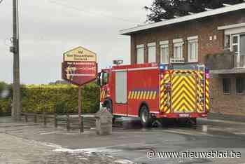 Brandweer ruimt olie van parking op