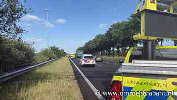 Vertraging A58 door ongeluk, auto lekt vloeistof