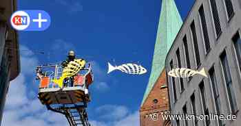 Kurioser Einsatz in Kiel: Feuerwehr bewahrt Stahlplatte aus Kunstinstallation vor Absturz