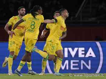 Calciatori obbligati a indossare il simbolo Lgbt. Ma l'attaccante islamico si rifiuta