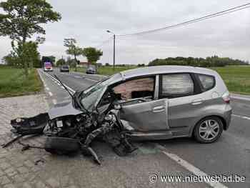 Man (44) gewond na aanrijding tussen twee wagens