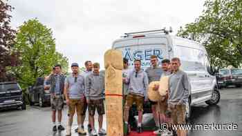 Überdimensionaler Holzpenis versteigert: Laut Arzt ideal für einen Zweck geeignet