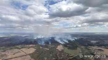 Re-entry centre for Redwater wildfire evacuees to close, signalling end of evacuation process