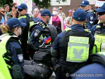 Ottawa councillors give city staff nine months to craft 'bubble bylaw'