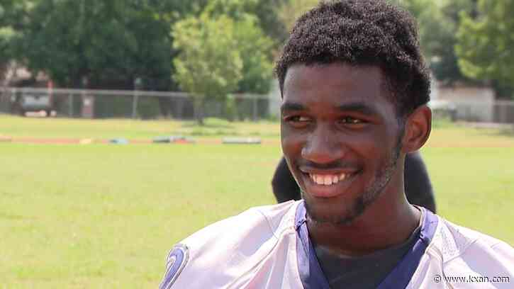 Texas football nabs local recruit on defense