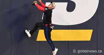 Santander stays on Blue Jays bench in close game