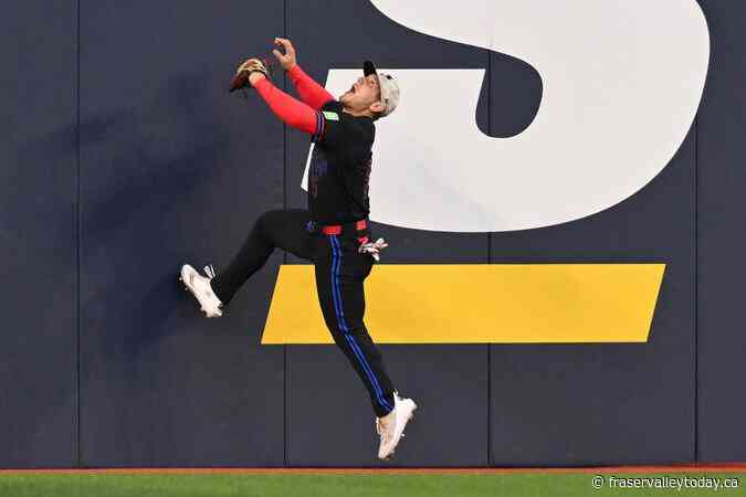 Struggling slugger Anthony Santander stays on Blue Jays’ bench in close 5-4 loss