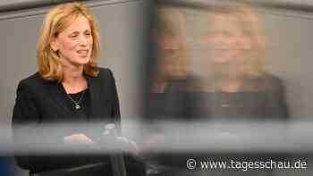 Bildungsministerin Prien plädiert für Handyverbot und Sprachtests