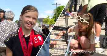 KIJK | Lotte (10) opent bijzondere ‘wasstraat’ voor ouderen