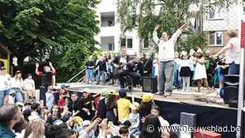 Leerlingen basisschool Het Talent zingen Antwerpse klassiekers met Slongs Dievanongs en Jenne Decleir: “We zijn allemaal Antwerpenaren”