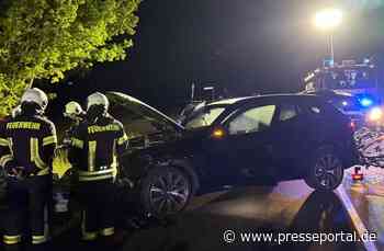 FW-AUR: Frontalzusammenstoß mit Leitplanke