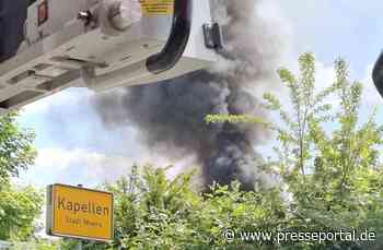 FW Moers: Werkstatthalle und Kleintransporter brennen in Moers-Kapellen