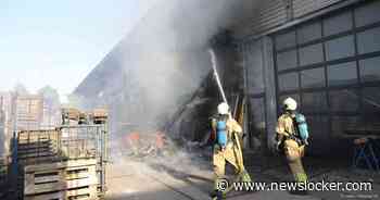 Zeer grote brand uitgebroken in palletopslag Eemnes