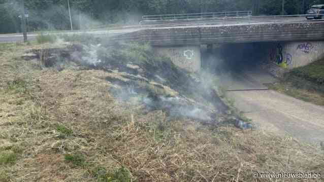 Bermbrandje aan fietstunnel in Briegden