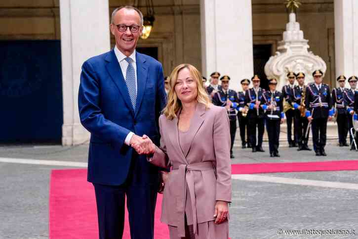 Ucraina, Meloni: “Senza invio truppe sì a vertice coi leader Ue”. Poi ribatte a Macron: “Abbandonare i personalismi”