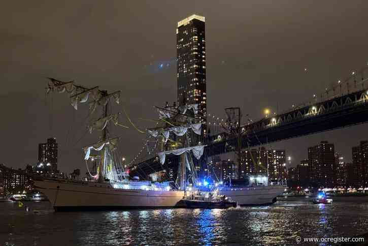 Mexican tall ship strikes Brooklyn Bridge, snapping masts and injuring sailors