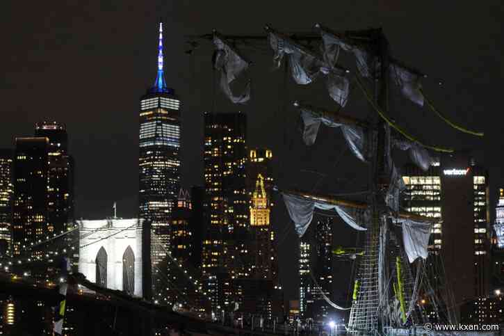 Mexican tall ship strikes Brooklyn Bridge, snapping masts and killing 2 crew members