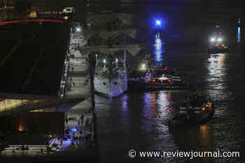 Mexican naval sailboat hits Brooklyn Bridge, killing two crew members