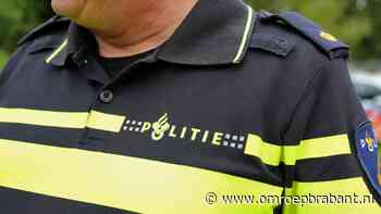 Explosie bij huis, voordeur volledig vernield