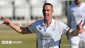 Abbott haul puts Hampshire in charge against Bears