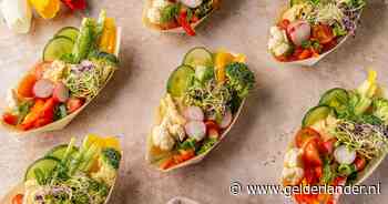 Wat Eten We Vandaag: Crudités bootjes met hummus