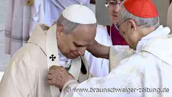 Papst Leo erhält die Insignien der Macht – und zeigt sich gerührt