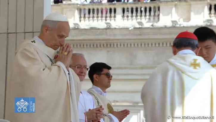 Papa Leone XIV si commuove alla messa di insediamento: ecco quando riceve l’anello del Pescatore – Video