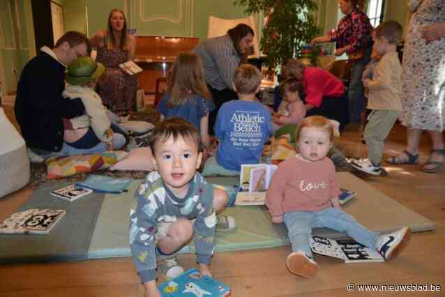 Baby’s en peuters nemen bib over op Boekstartdag