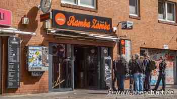 Heftiger Streit auf Kiez: Zehn Menschen gehen vor Bar aufeinander los