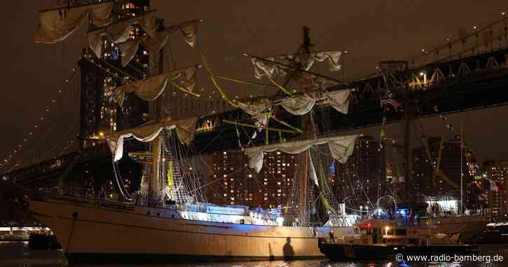 Segelschiff prallt gegen Brooklyn Bridge – Zwei Tote