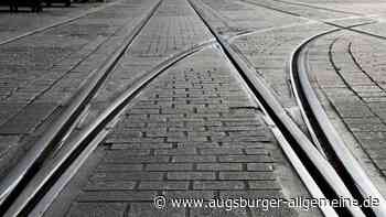 Illegales Rennen? Raser überholt auf Tramgleisen in Augsburg