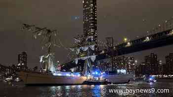 Mexican tall ship strikes Brooklyn Bridge, snapping masts and killing 2 crew members