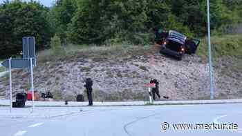 Spektakuläre Flucht: Geldautomatensprenger verunglücken mit gestohlenem Auto