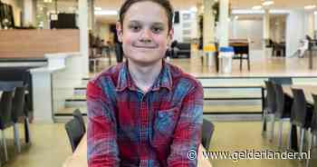 Lucas (15) laat zich kaalscheren voor zijn opa, die er ineens niet meer is