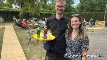 Kevin opent Zomerbar Louis in bekende Lindehoeve van zijn overleden bompa Louis