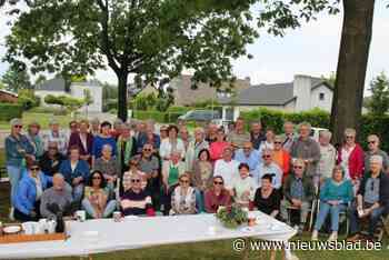 Buren leren elkaar beter kennen tijdens koffieklets