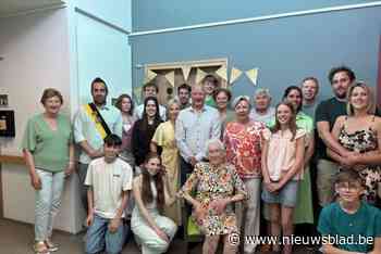 Nog steeds warme en trotse vrouw: Martha mag 101 kaarsjes uitblazen