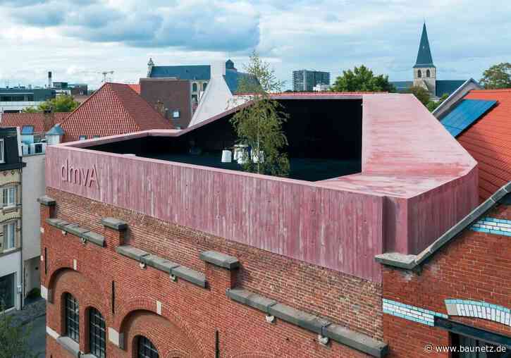 Stadtbaustein mit rotem Rand - Umbau in Mechelen von dmvA architecten