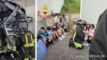 Schlimmer Tunnel-Unfall in Italien: Lkw rammt Schulbus – Lehrerin tot