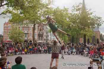 Koorddanser op straatkunstenfestival Voenk